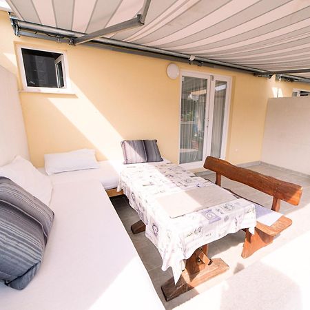 Guesthouse Lastavica Novalja Εξωτερικό φωτογραφία