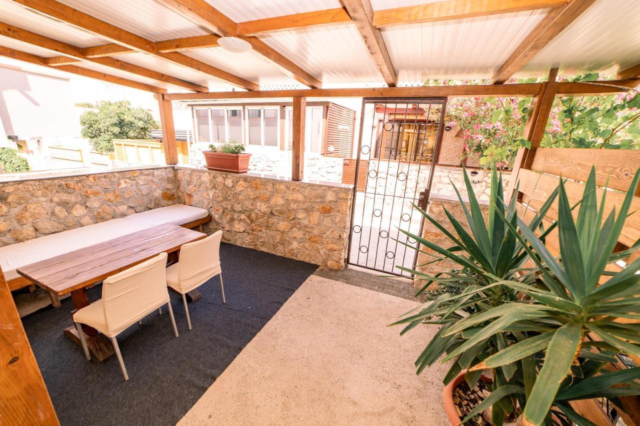 Guesthouse Lastavica Novalja Εξωτερικό φωτογραφία