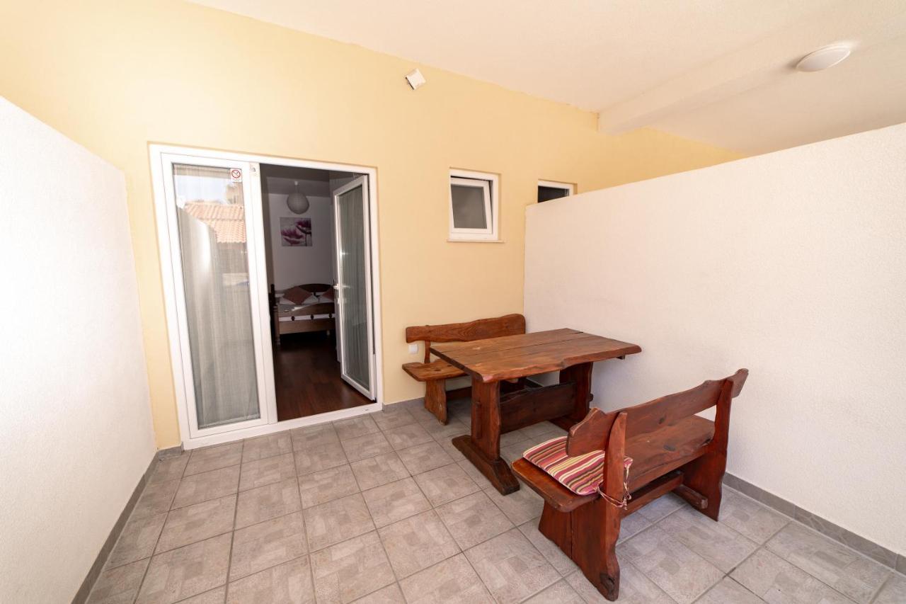 Guesthouse Lastavica Novalja Εξωτερικό φωτογραφία