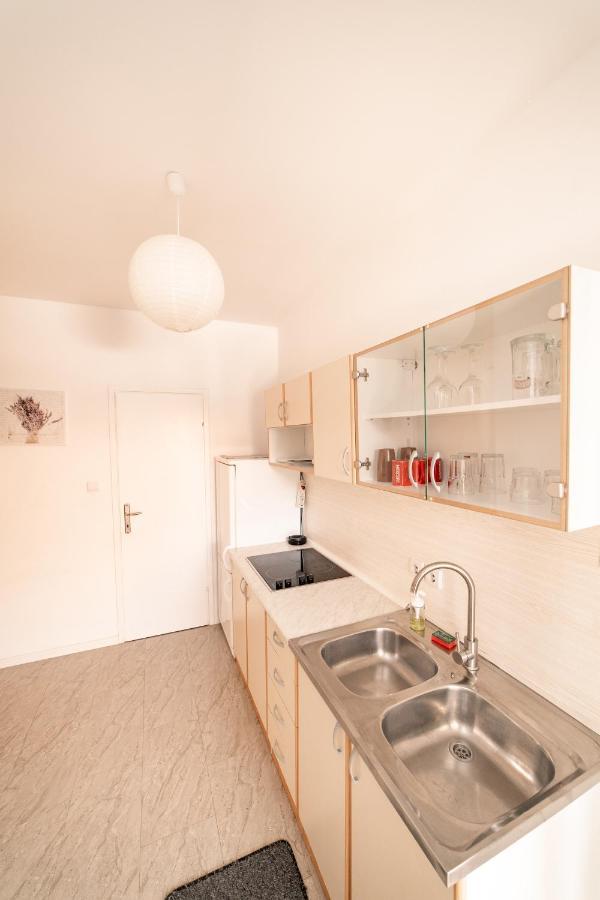 Guesthouse Lastavica Novalja Εξωτερικό φωτογραφία