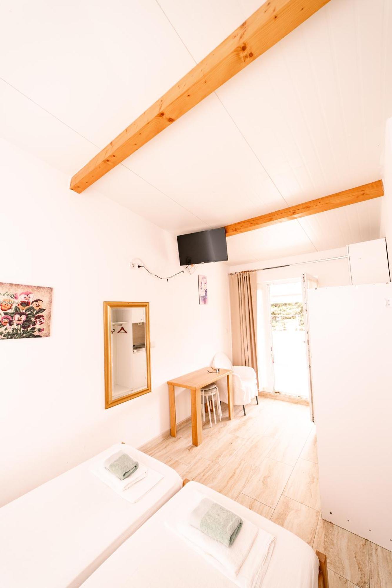Guesthouse Lastavica Novalja Εξωτερικό φωτογραφία